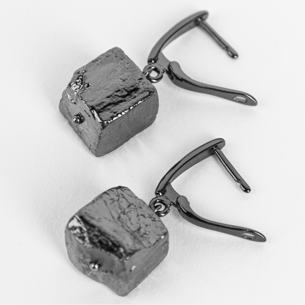 Серьги "Pyrite black"